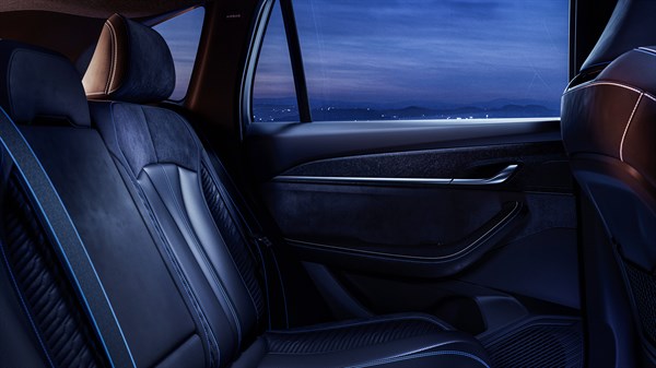 Renault Koleos full hybrid E-Tech - best level rear roominess